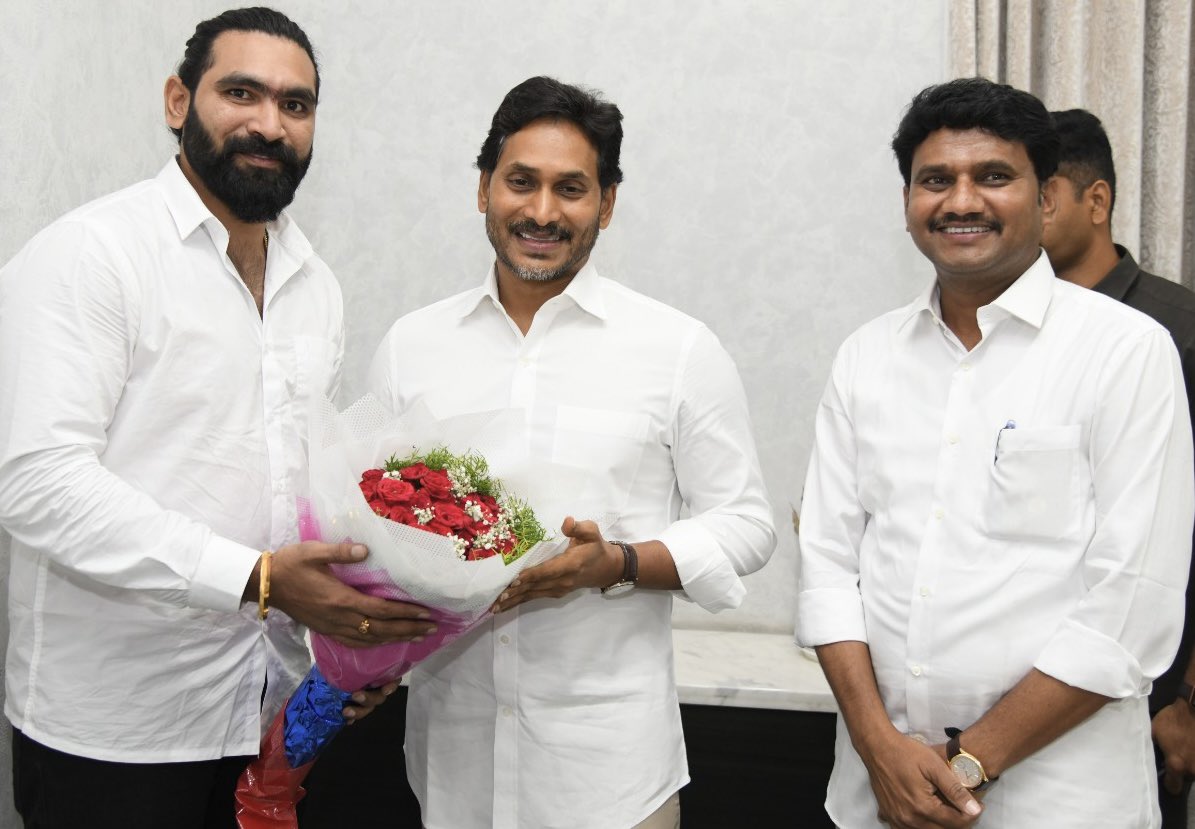 Sambasiva Reddy Aluru (@alurusamba) on Twitter photo Today, I had the privilege of introducing a group of committed and dynamic NRI YSRCP representatives from various parts of the world to our beloved leader <a href="/ysjagan/">YS Jagan Mohan Reddy</a> Shri Y. S. Jagan Mohan Reddy garu.
🌍 Representing the Gulf, USA, and Australia, these leaders reflect the Today, I had the privilege of introducing a group of committed and dynamic NRI YSRCP representatives from various parts of the world to our beloved leader <a href="/ysjagan/">YS Jagan Mohan Reddy</a> Shri Y. S. Jagan Mohan Reddy garu.
🌍 Representing the Gulf, USA, and Australia, these leaders reflect the