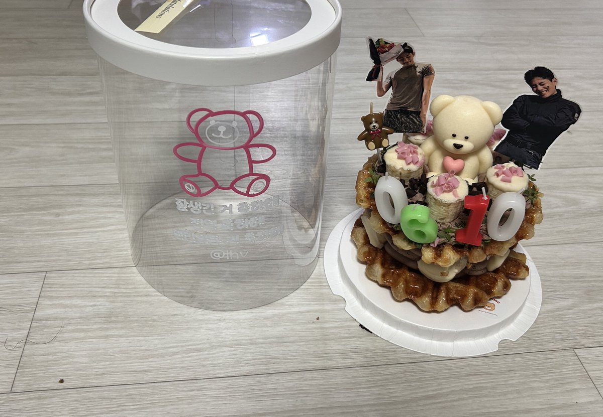 1ucky_Ve_ar230's tweet photo. 잘생긴 거 축하해
전역 축하해
민간인된 거 축하해
@ thv
🧸🎂🎉
맘터에서 찍은게 제일 베스트임ㅠㅠ https://t.co/rOltk2mJ2d