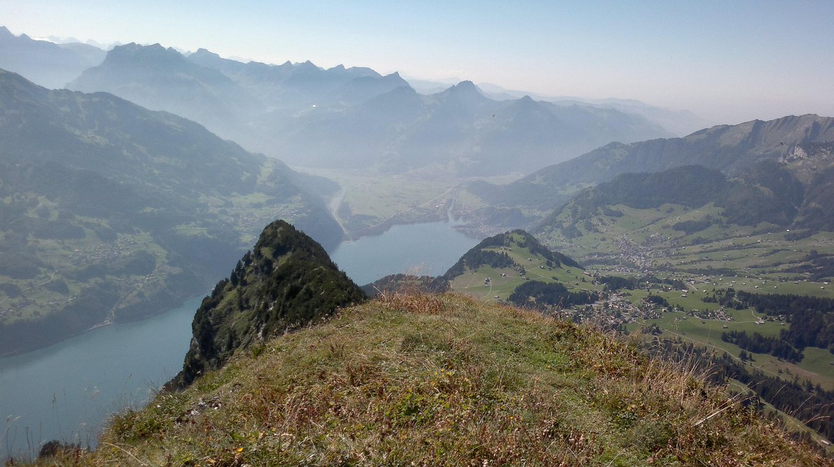 Werni Bechtel🇨🇭 (@wernerbechtel) on Twitter photo Das Asylgesetz
DE:
gesetze-im-internet.de/asylvfg_1992/B…
EU:
eur-lex.europa.eu/legal-content/…
Schweiz
fedlex.admin.ch/eli/cc/1999/35…
Ein Ausländer ist nicht Flüchtling
Wenn:
Ein Verbrechen gegen den Frieden, ein Kriegsverbrechen oder ein Verbrechen gegen die Menschlichkeit begangen hat. Gilt auch für Das Asylgesetz
DE:
gesetze-im-internet.de/asylvfg_1992/B…
EU:
eur-lex.europa.eu/legal-content/…
Schweiz
fedlex.admin.ch/eli/cc/1999/35…
Ein Ausländer ist nicht Flüchtling
Wenn:
Ein Verbrechen gegen den Frieden, ein Kriegsverbrechen oder ein Verbrechen gegen die Menschlichkeit begangen hat. Gilt auch für