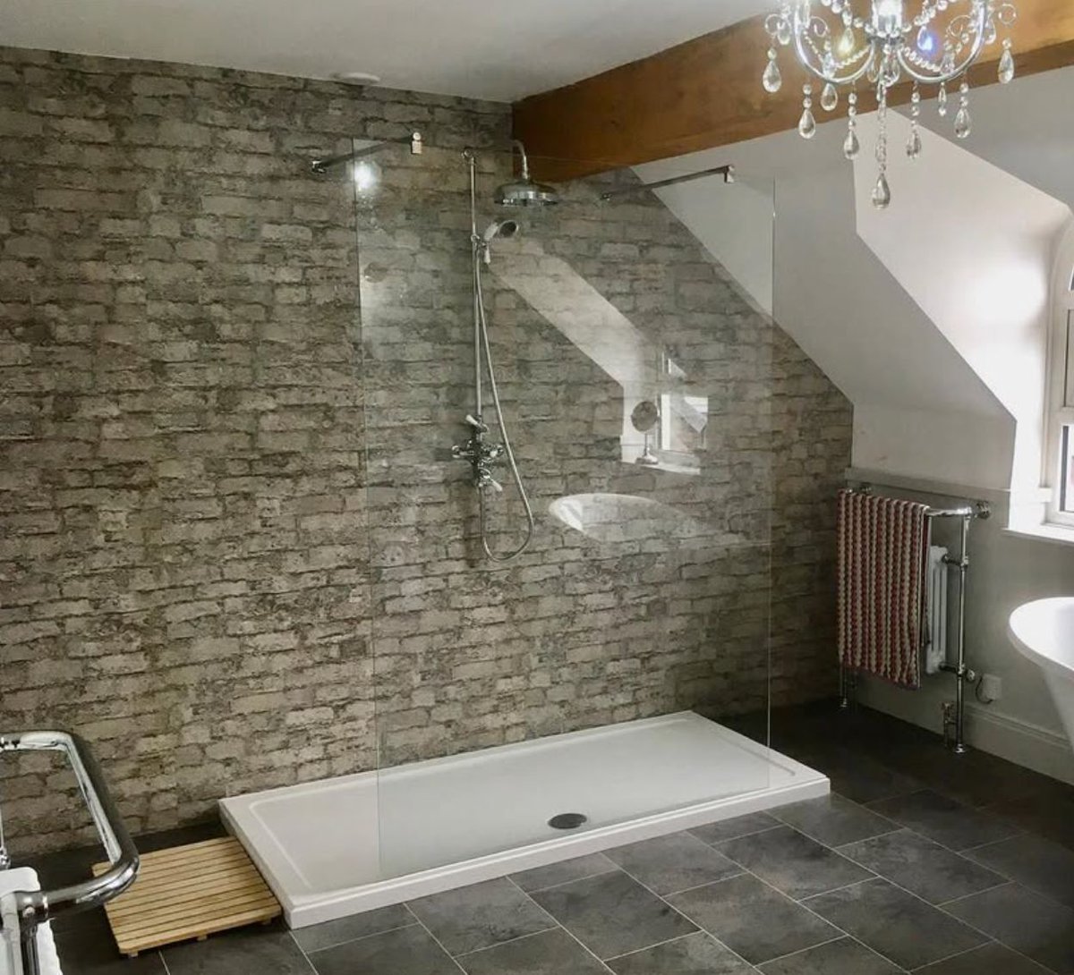 Our second trend is Biophilic Design and Natural Materials🪵🪴

This trend aims to draw inspiration from the natural world, creating calming spaces. To create this sense of tranquility, earthy textures and natural colour palettes are used to bring the outdoors in💚