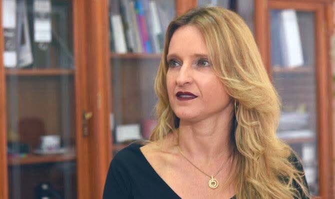 lvera50's tweet image. La Ministra que condenó a Militares Corruptos del #Milicogate la gran Romy Rutherford, postula a la Corte Suprema, que ya la removió del caso una vez. 
Los Senadores de Derecha no votarán por ella porque les destapa su corrupción
Romy a la Suprema!
Justicia queremos justicia!