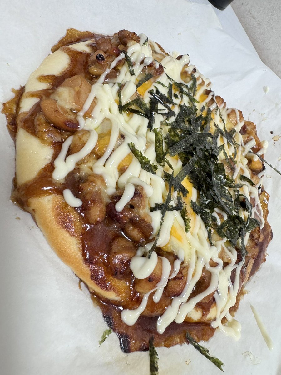m9355's tweet photo. 奥さんの手作りピザ🍕
マルゲリータとコーンマヨと
テリヤキ
#手作り 
#ピザ https://t.co/6Az2bieJcf