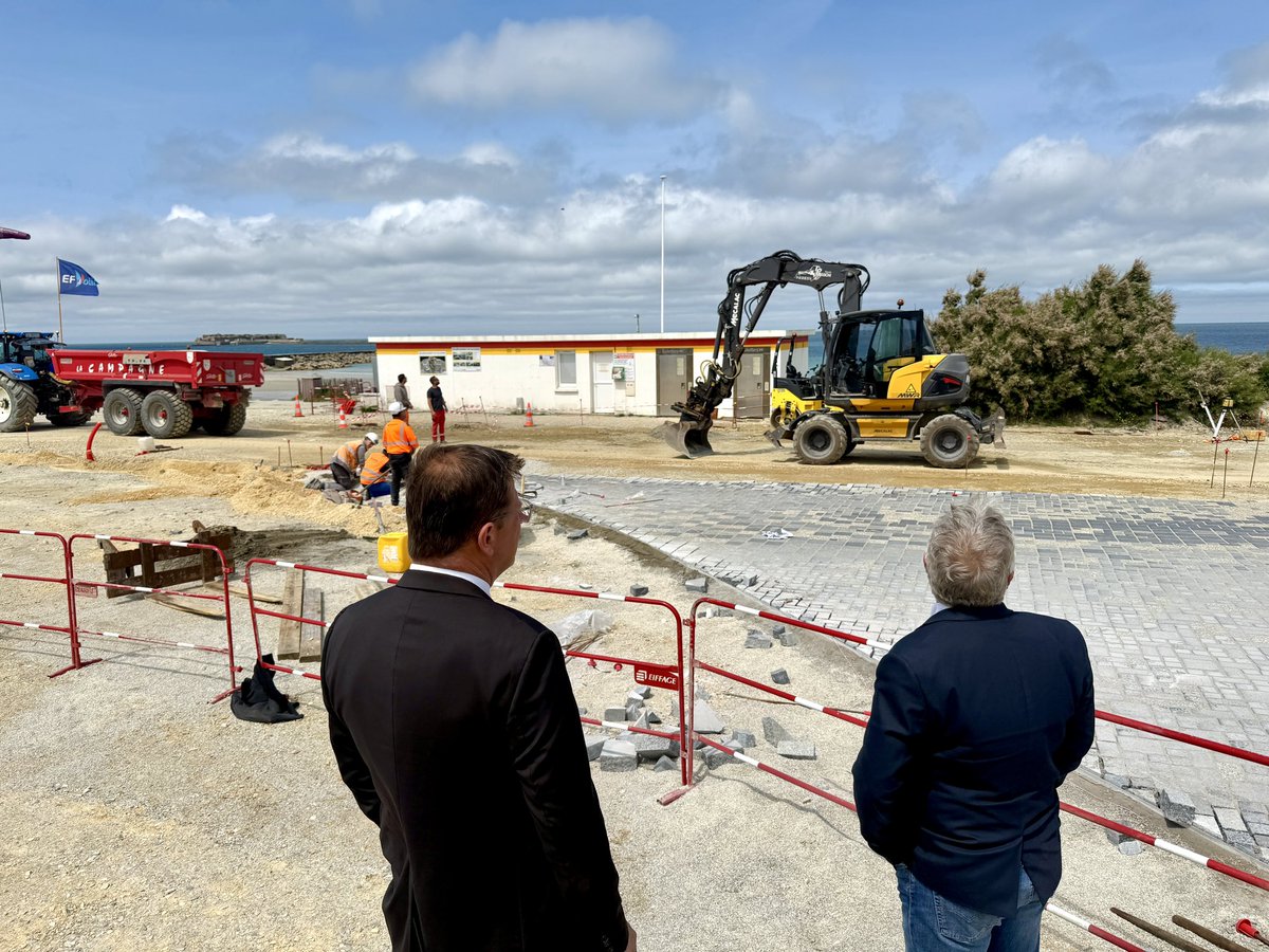 ArriveBenoit's tweet photo. 🏗️ Visites de chantiers
👉 Extension d’#Intechmer : un projet stratégique pour la formation, la recherche marine et l’attractivité du territoire.
👉 La renaturation de Collignon
2 projets portés par @leCotentin & @VilleCherbourg, dans un site exceptionnel de #CherbourgEnCotentin https://t.co/Segjwz57vc