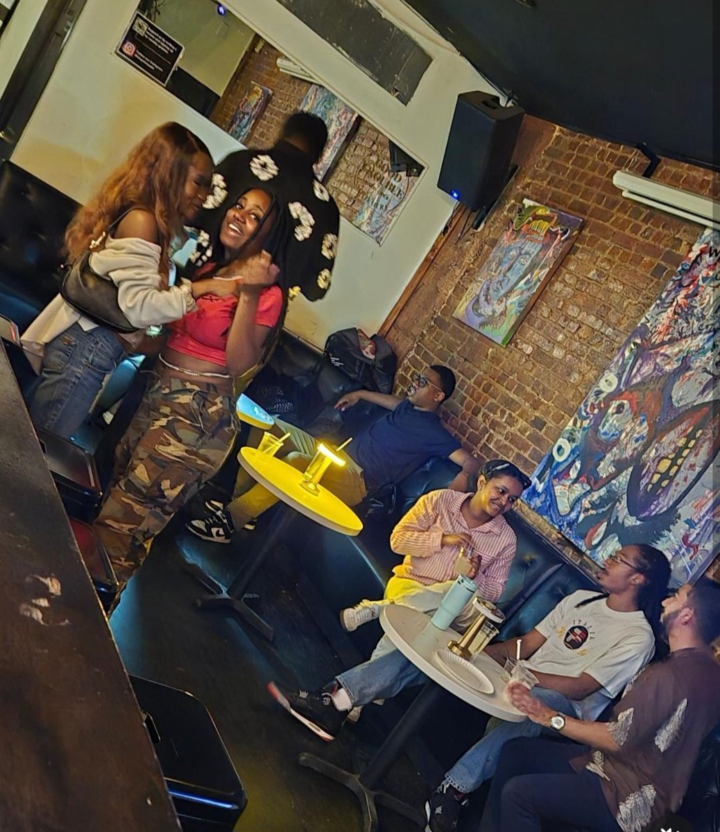KingstonPubH's tweet photo. Happy Hour at Kingston Public House is here! Enjoy Buy 1, Get 1 Free drinks until 8 PM! 🍹 Gather your friends and make it a night to remember! Visit us for great vibes and even greater drinks! Check out more at https://t.co/ckeKtC0OAU #HappyHour #Cheers #NightOut https://t.co/1fCVxtbElr