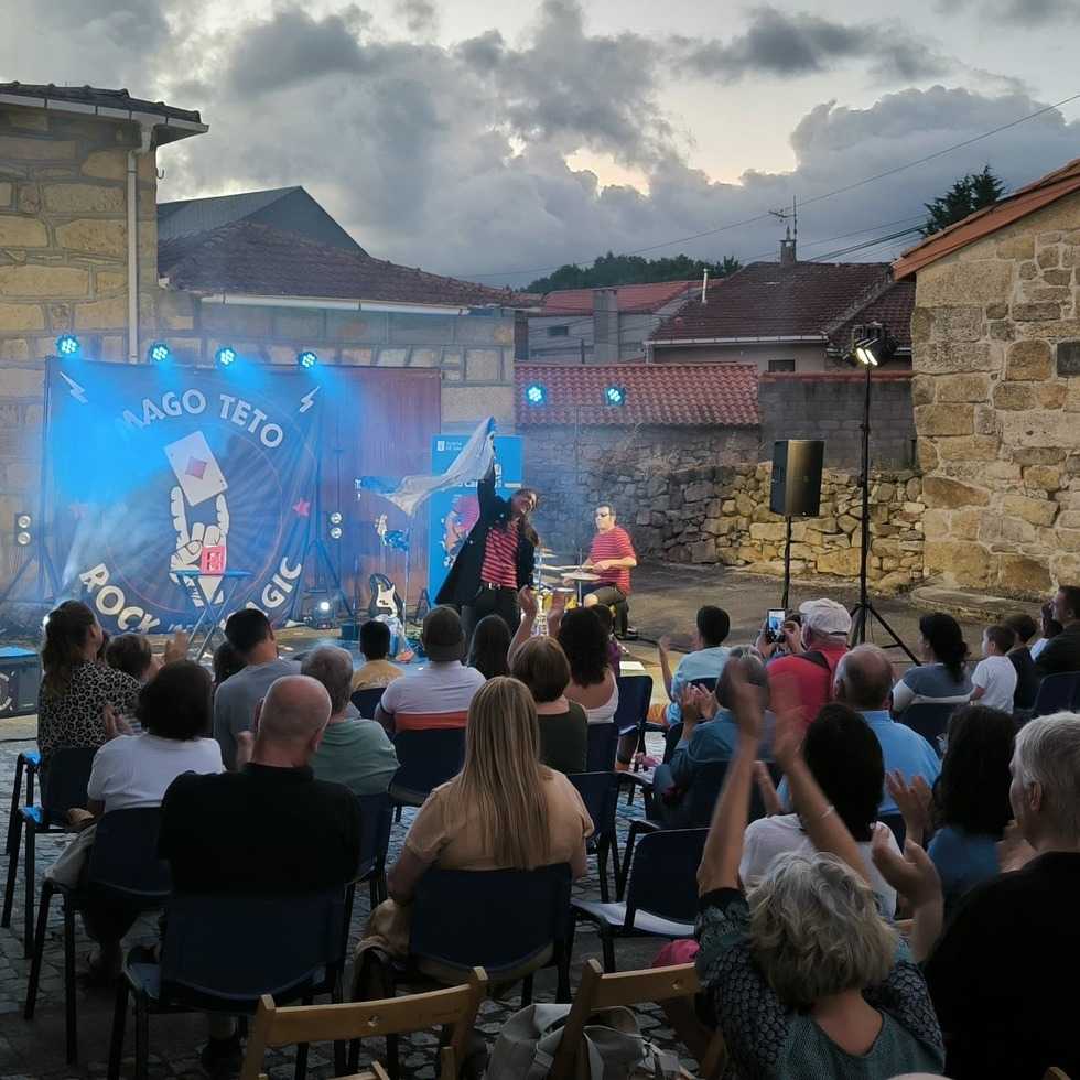 🤹‍♂️ Volve #CulturanoCamiño!

☀️ Ás portas do verán xa temos argallada a programación de estío con ⤵️

🎭 310 actuacións escénicas e musicais en 88 concellos

🗓️ Arrancamos este domingo, 15 de xuño, en Barreiros (Lugo)

ℹ️ xunta.gal/notas-de-prens…