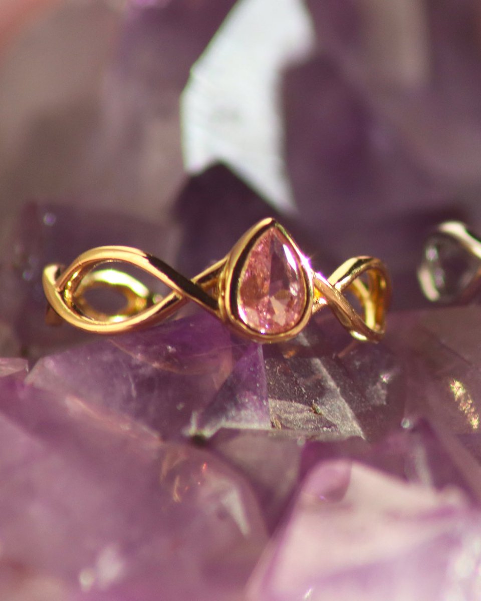 trashloger's tweet photo. Possiamo fare un tweet di apprezzamento per le nuove foto che sto facendo per il mio small business 🥺🩷✨ se volete supportarmi andate a seguirmi su ig cyanejewels https://t.co/xnPeTjgCub