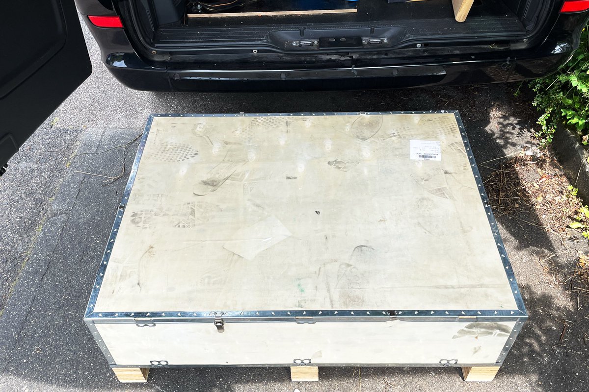 philipp7pc (@philipp7pc) on Twitter photo She arrived. And, yes, we're gonna need a bigger boat.
But:
It's a tank; and first unboxing was very promising.
So, <a href="/hansdehlinger/">Hans Dehlinger</a> and all my #genartfam that needs Germany based printing, my offer stands: We can plot A1 now.
#genart #idraw #plotterart She arrived. And, yes, we're gonna need a bigger boat.
But:
It's a tank; and first unboxing was very promising.
So, <a href="/hansdehlinger/">Hans Dehlinger</a> and all my #genartfam that needs Germany based printing, my offer stands: We can plot A1 now.
#genart #idraw #plotterart