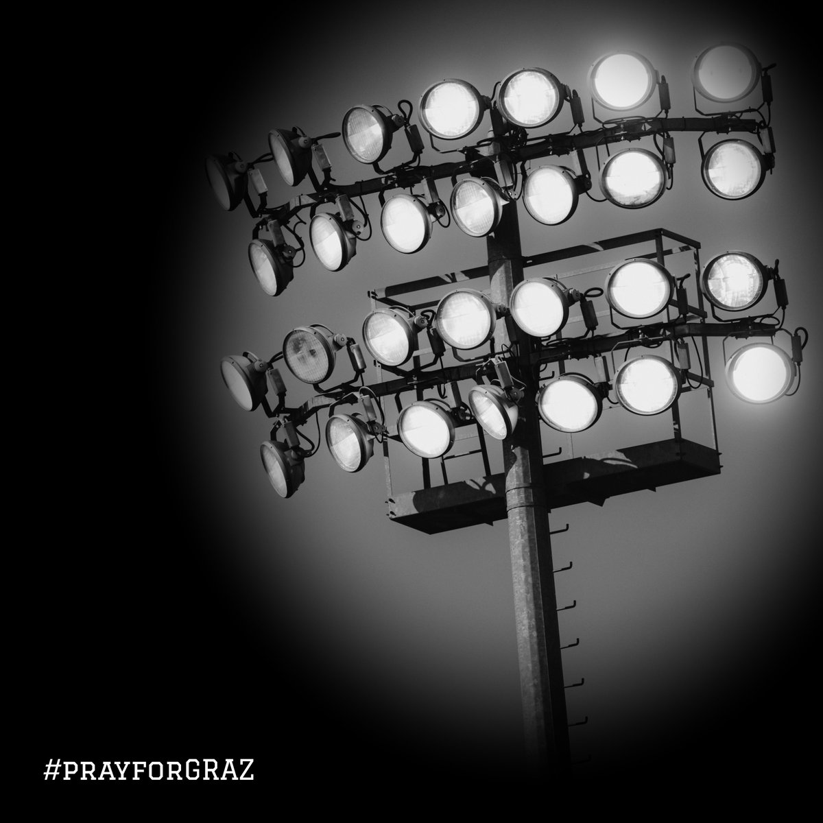 ⚫ Wir sind zutiefst schockiert und betroffen über die schreckliche Tat in Graz. Unsere Gedanken sind bei den Freunden und Familien der Opfer. Viel Kraft in dieser schweren Zeit.🕯️

#prayforGRAZ