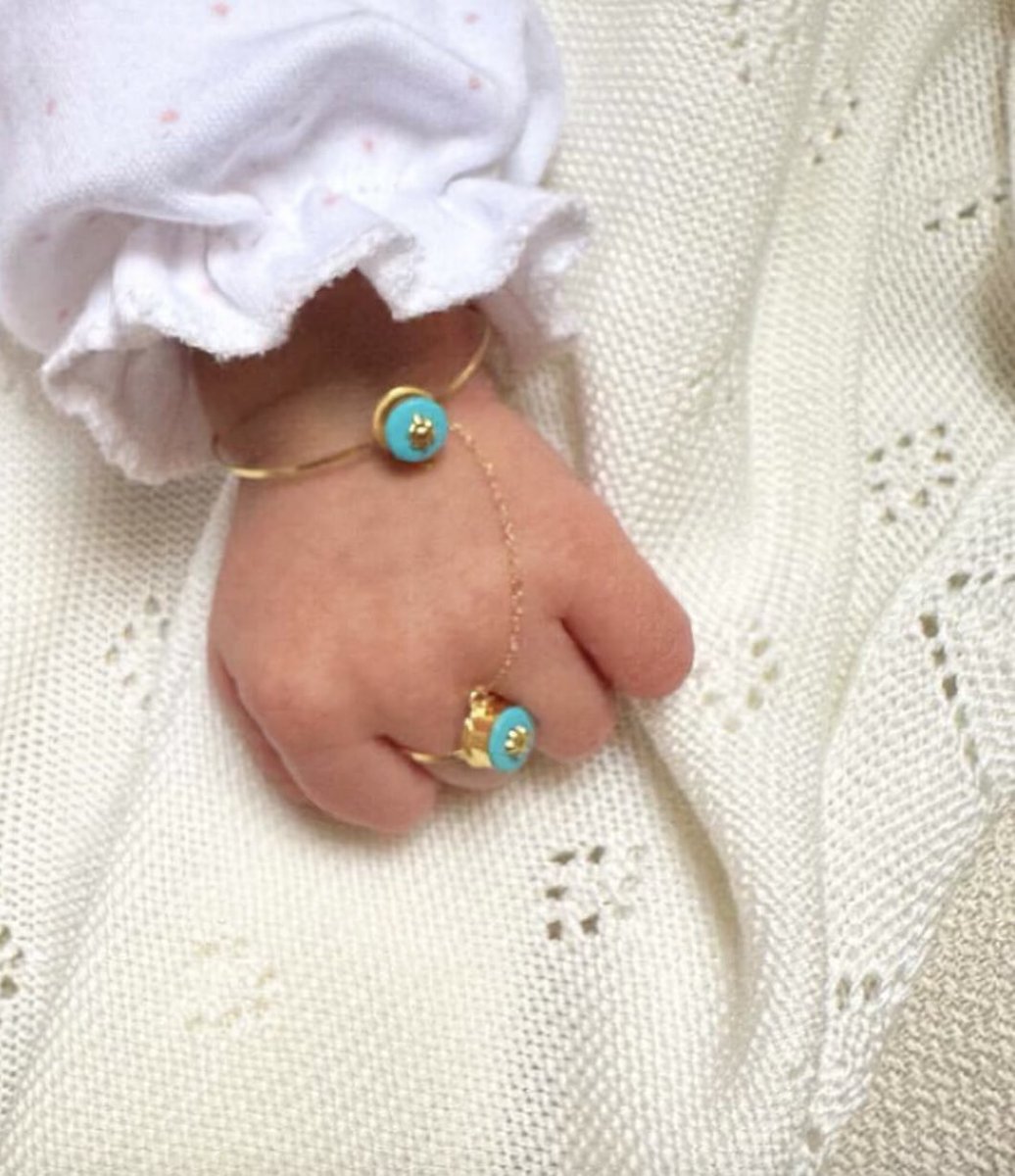 أبلغ ماقيل عن شعور #الأمومة :
حتى الخدش الصغير في جبين طفلي يكون جبلاً في قلبي .