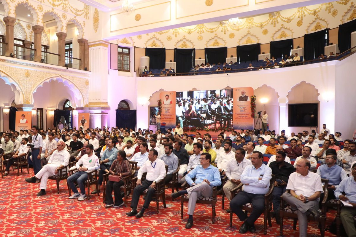 मुख्यमंत्री डॉ. मोहन यादव ने आज कुशाभाऊ ठाकरे सभागार, भोपाल में आयोजित 'सूर्य मित्र कृषि फीडर योजना' समिट में सहभागिता कर कार्यक्रम को संबोधित किया।

<a href="/DrMohanYadav51/">Dr Mohan Yadav</a> <a href="/NewenergyMp/">New & Renewable Energy Department, MP</a> <a href="/minmpkrishi/">Agriculture Department, MP</a> <a href="/horticulturemp/">Department of Horticulture, Govt of MP</a> #CMMadhyaPradesh #MadhyaPradesh #सूर्य_मित्र_कृषि_फीडर_योजना_समिट