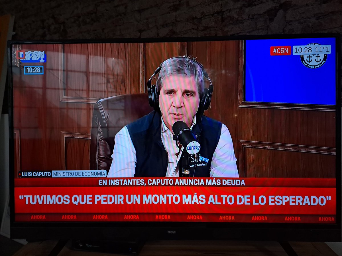 BercovichPablo's tweet image. Ya no se anuncia la construcción de hospitales, escuelas o puentes. Se anuncia la toma de más deuda.