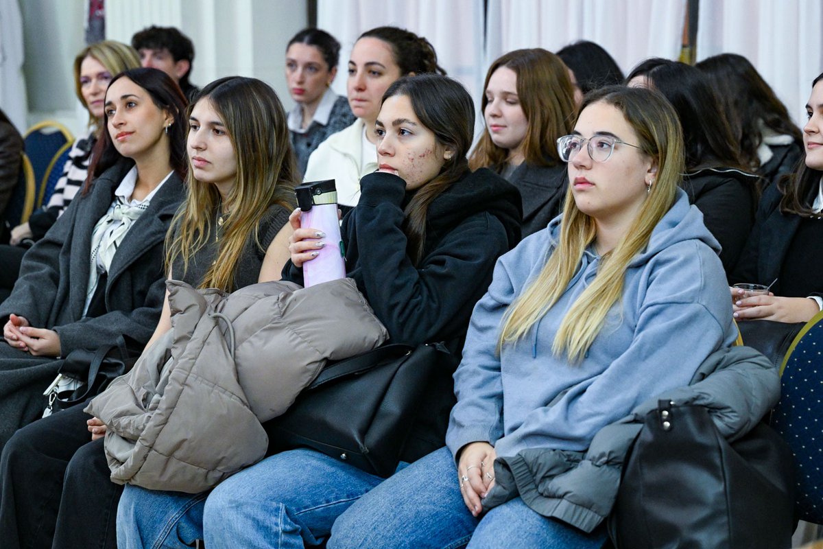 martintcesar's tweet photo. Los alumnos de la UADE que cursan la materia Asuntos Públicos y Comunicación política en la Lic Relaciones Públicas y Comunicación Institucional visitaron nuevamente la @legiscaba.

Agradecido con Carina Mas y los estudiantes por acercarse a nuestro Palacio Legislativo! https://t.co/RXNItbqm37