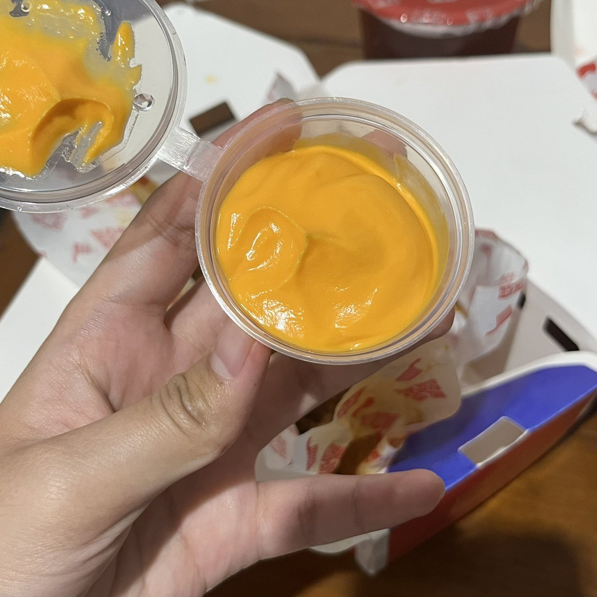 nashville chicken + cheese saucenya hot side story = best combo 😭👍🏻

siapa yang ketagihan juga kaya akuu? ☝🏻