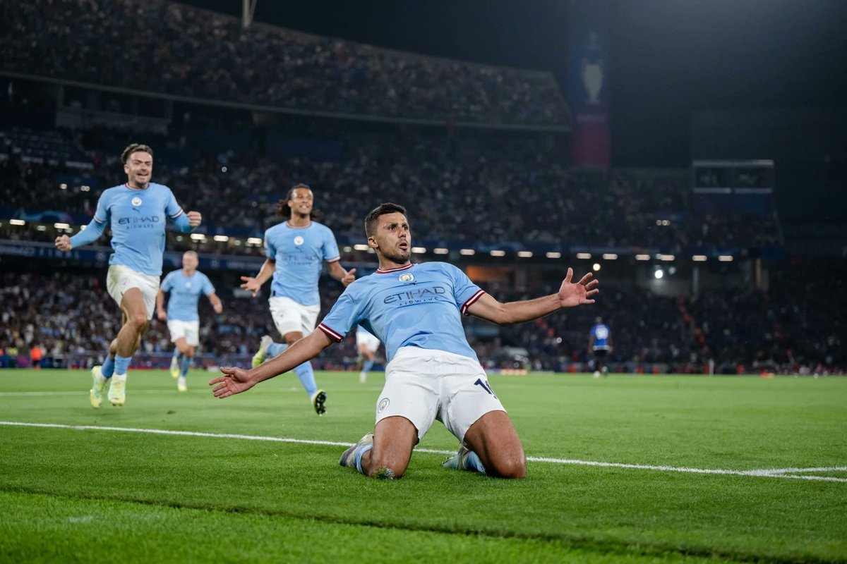 mancityroom's tweet image. Tepat hari ini, 2 tahun lalu🏆

Inget banget pas babak pertama selesai, gua bingung banget kenapa City mainnya nervous begitu. Udah ada perasaan bakal kalah tapi semua berubah pas Rodri cetak gol✨