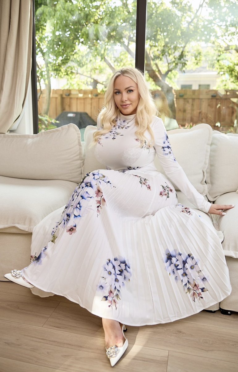 Your muse 👑❤️

I appreciate your likes , comments and retweets 😘