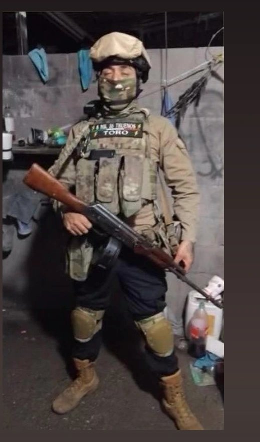 VivoenMarte2's tweet photo. Este mugroso es apodado "Toro" es un delincuente activo de la narco terrorista organización del Cartel Del Noreste/Zetas de #NuevoLaredo #Tamaulipas es de la "oficina" del narco terrorista del "Mando Trueno" los "Truenos del Infierno" vive siendo un grupo de sicarios y son responsables de cometer varias cobardes emboscadas a elementos del gobierno como @Defensamx1 y @GN_MEXICO_ en la ciudad fronteriza de Nuevo Laredo, Tamaulipas.