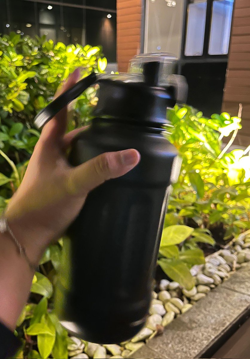 NORMALISASI BAWA TUMBLR 1 LITER ISI AIR MINERAL. 

STAY HYDRATED! LEBIH HEMAT BUDGET BELI MINUMAN😋😋