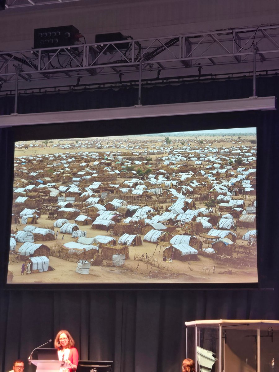 PremierWessex's tweet image. &apos;When you don&apos;t grow up in a democracy, you don&apos;t trust that people in power have your best interests at heart&apos;

Dr Katya Certic delivering a passionate talk on caring for unaccompanied asylum seekers in the paeds ED

#premier2025
#paediatricemergencies 
#communitypaediatrics