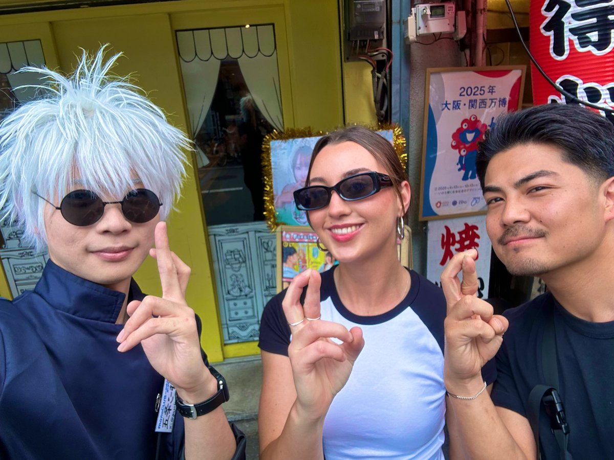 gojokosuke's tweet photo. 🗼🛜領域展開通信🛜🗼
おつかれサマンサｯ！

オタロードで紹介できてない
愉快な呪術師のみんなを
今回も紹介しちゃうよ🤞✨

🎉Have nice day!!🎉

#大阪日本橋 #オタロード
#五条悟  #領域展開通信 
#メイドカフェ #コンカフェ
#osaka #satorugojo #anime 
#JujutsuKaisen #cosplay https://t.co/uoYJUQmuEu
