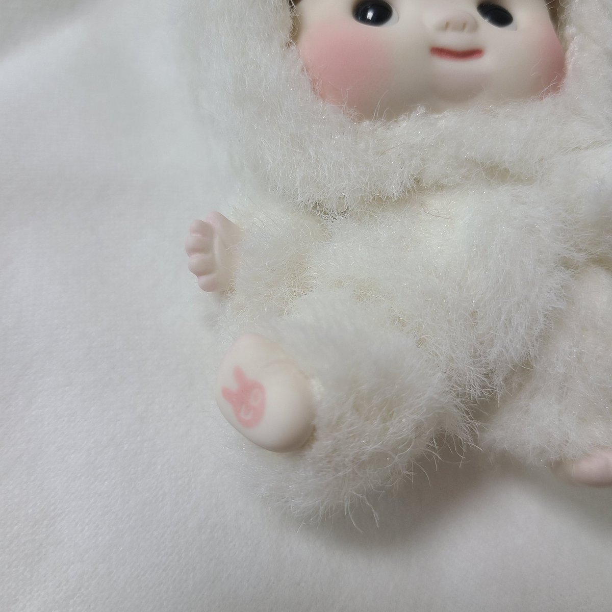 DAYEONGYI's tweet photo. ˓˓ฅ₍ᵔ·͈༝·͈ᵔ₎ฅ˒˒ かわいい🎀손바닥 발바닥🖐🏻
#구체관절인형 #인형 #아트토이 #도자기 #ceramic #ねこ #ハンドメイド #人形 #doll #arttoy #daramic #dayeong_ceramic https://t.co/uls6ZmOrQQ