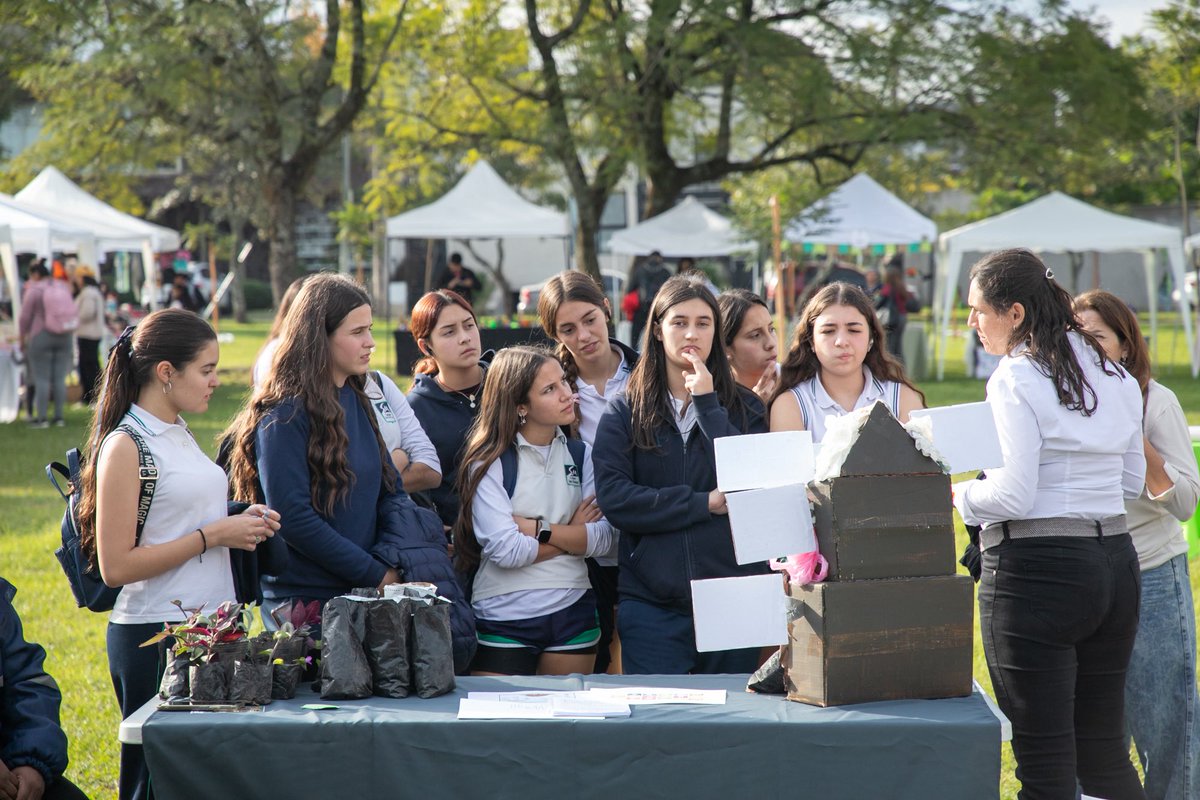 🌿 La Semana del Ambiente nos invita a reflexionar, pero sobre todo a actuar.

En Yerba Buena creemos que cuidar el ambiente no es un accesorio, sino una política central para el desarrollo de una ciudad viva, humana y sostenible.

Por eso quiero agradecer y reconocer