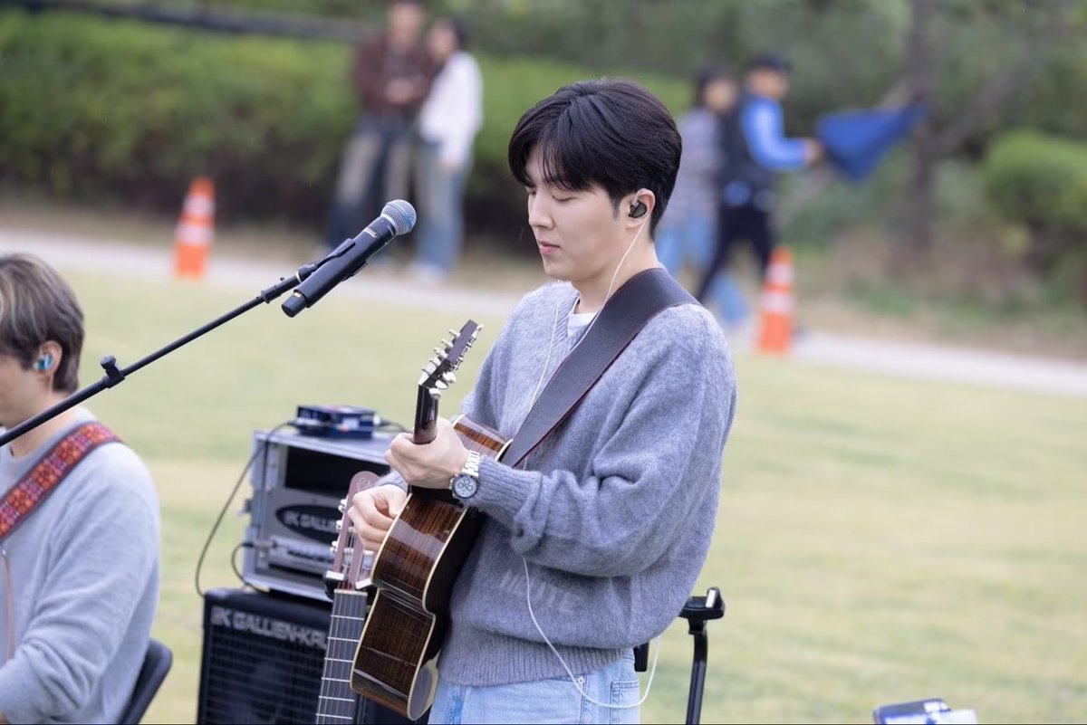 parkthomson075's tweet photo. 적재 기타 진짜 조온내 잘치네 ㅎ

다들 하루 고생햇다
GN https://t.co/F4VKrOLPSm