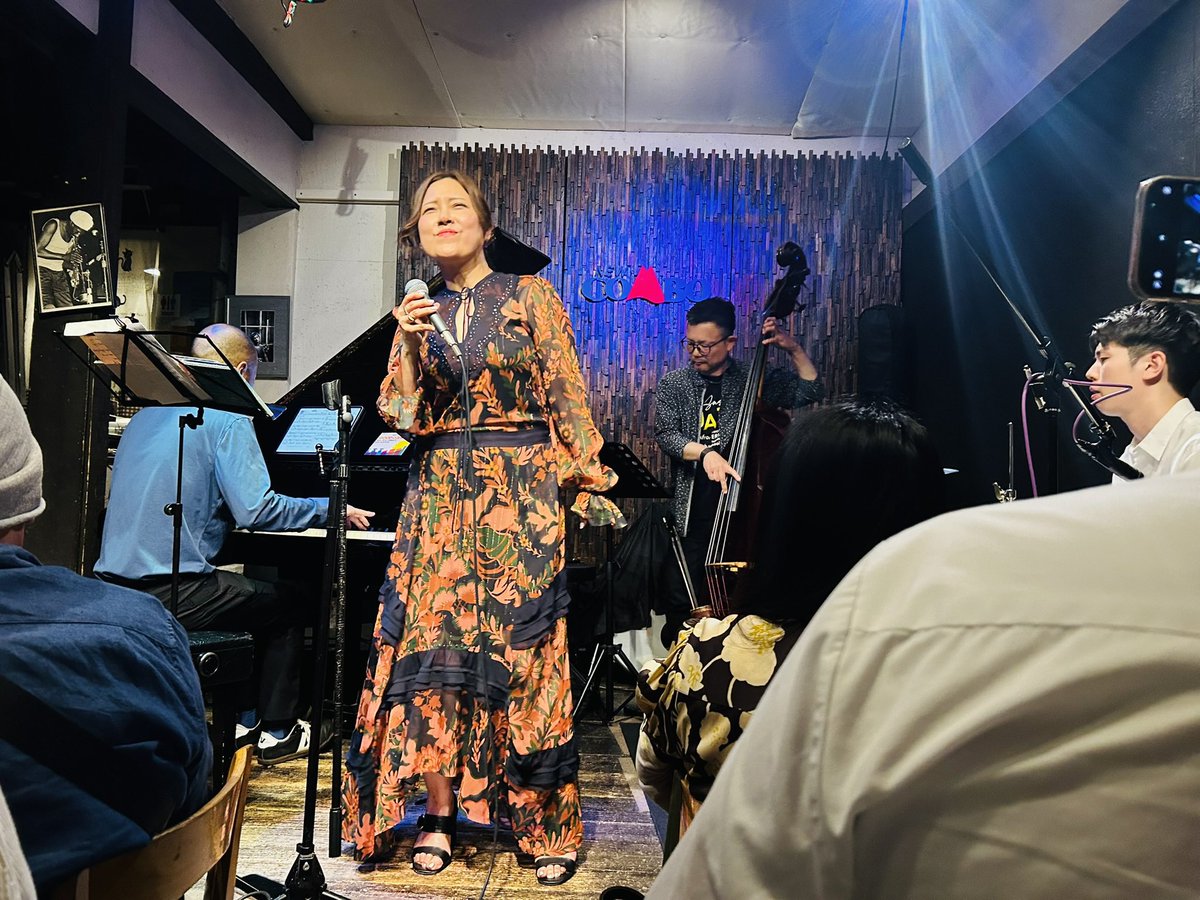 ひゃっほ〜っ😆❣️
ERIKAさん💕
Sunny 😍
(feat. Dr. Lonnie Smith)

秋のライブも楽しみ🥰
<a href="/ErikaMatsuo/">ERIKA MATSUO</a>
#thenite