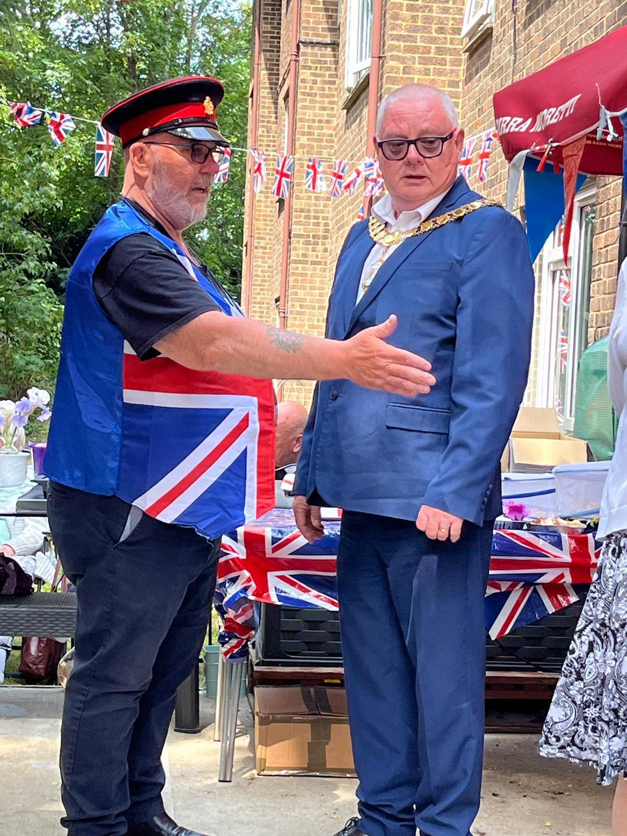 On 6th June, we were asked to attend a D-day Garden party at Warren Court. We had a Pearly King and Queen in attendance and enjoyed the day with lots of signing and food! 
Money was also raised towards the Mayor's Charities. 
Thankyou for the invitation.