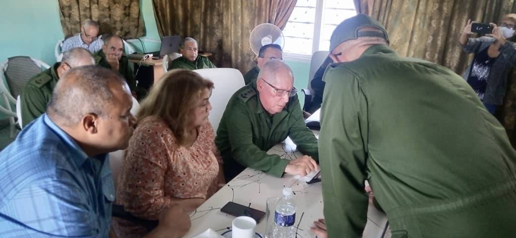 Deivy Pérez Martín (@deivyprezmartn1) on Twitter photo Visita Ministro de las Fuerzas Armadas Revolucionarias (FAR) la Empresa Militar Industrial Francisco Aguiar Rodríguez de #SanctiSpíritusEnMarcha <a href="/MinfarC/">Minfar_Cuba</a> . Visita Ministro de las Fuerzas Armadas Revolucionarias (FAR) la Empresa Militar Industrial Francisco Aguiar Rodríguez de #SanctiSpíritusEnMarcha <a href="/MinfarC/">Minfar_Cuba</a> .