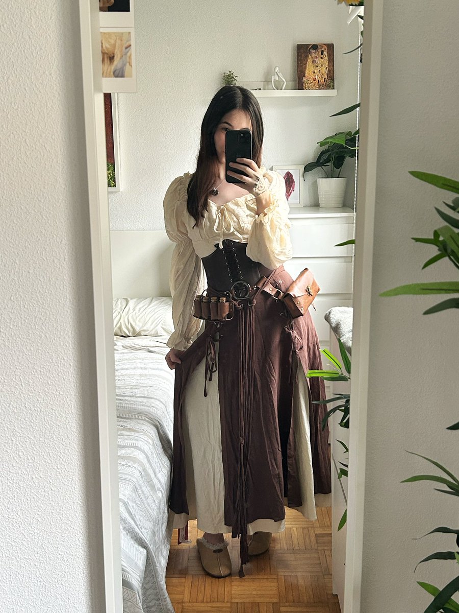 srtarom's tweet image. Preparando outfits para el Celsius yessss