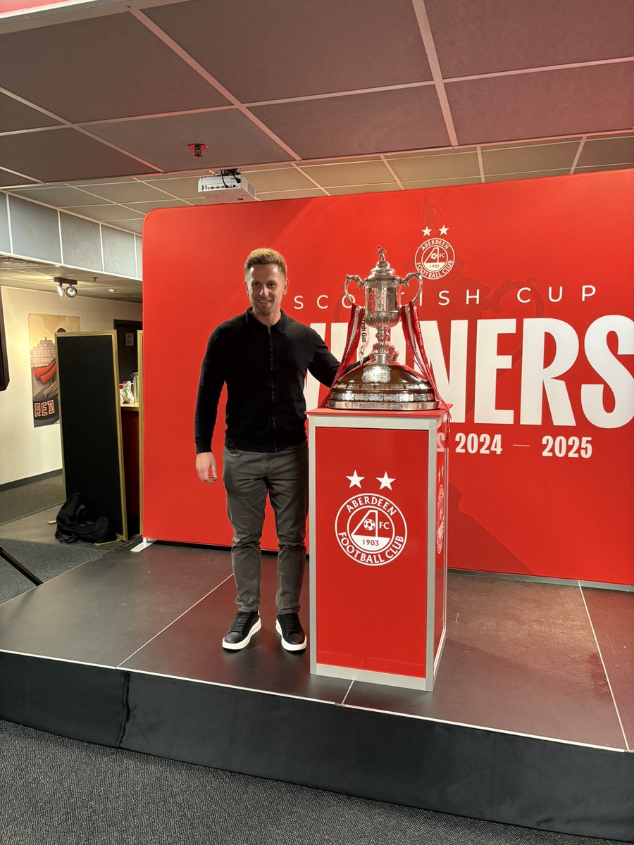 Lunch date with the cup 🏆🔴⚪️