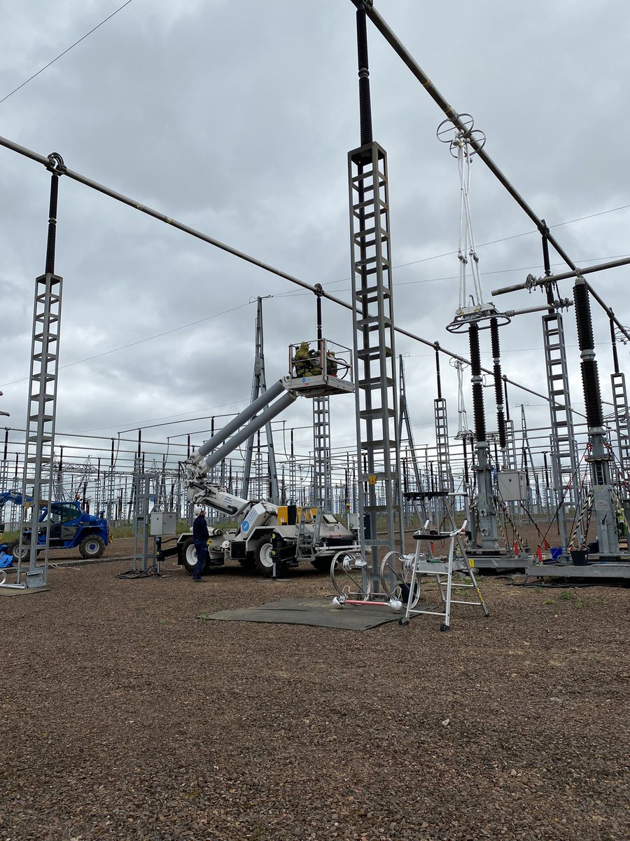 Adrien, Hélène et Maxime ont accueilli <a href="/F3nord/">France 3 Nord Pas-de-Calais</a> au poste électrique de Mastaing pour parler d’une opération de maintenance sous haute tension⚡️🔧

📹 A découvrir ce soir à 19h15 sur vos écrans 👀