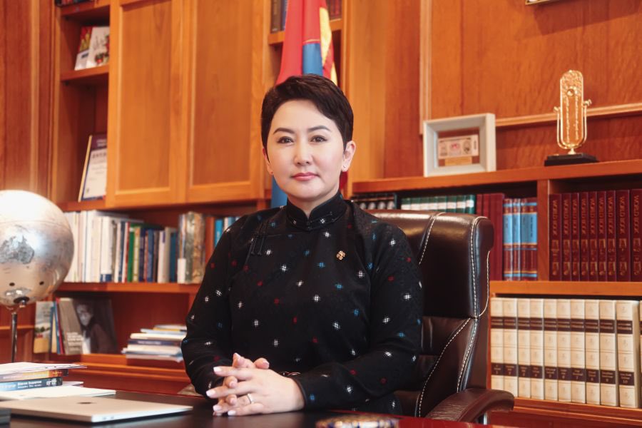 Ажлаа төгс хийгээд байгаа хүн дээ. Солигдохгүй гэдэгт нь итгэлтэй байна … 🤔