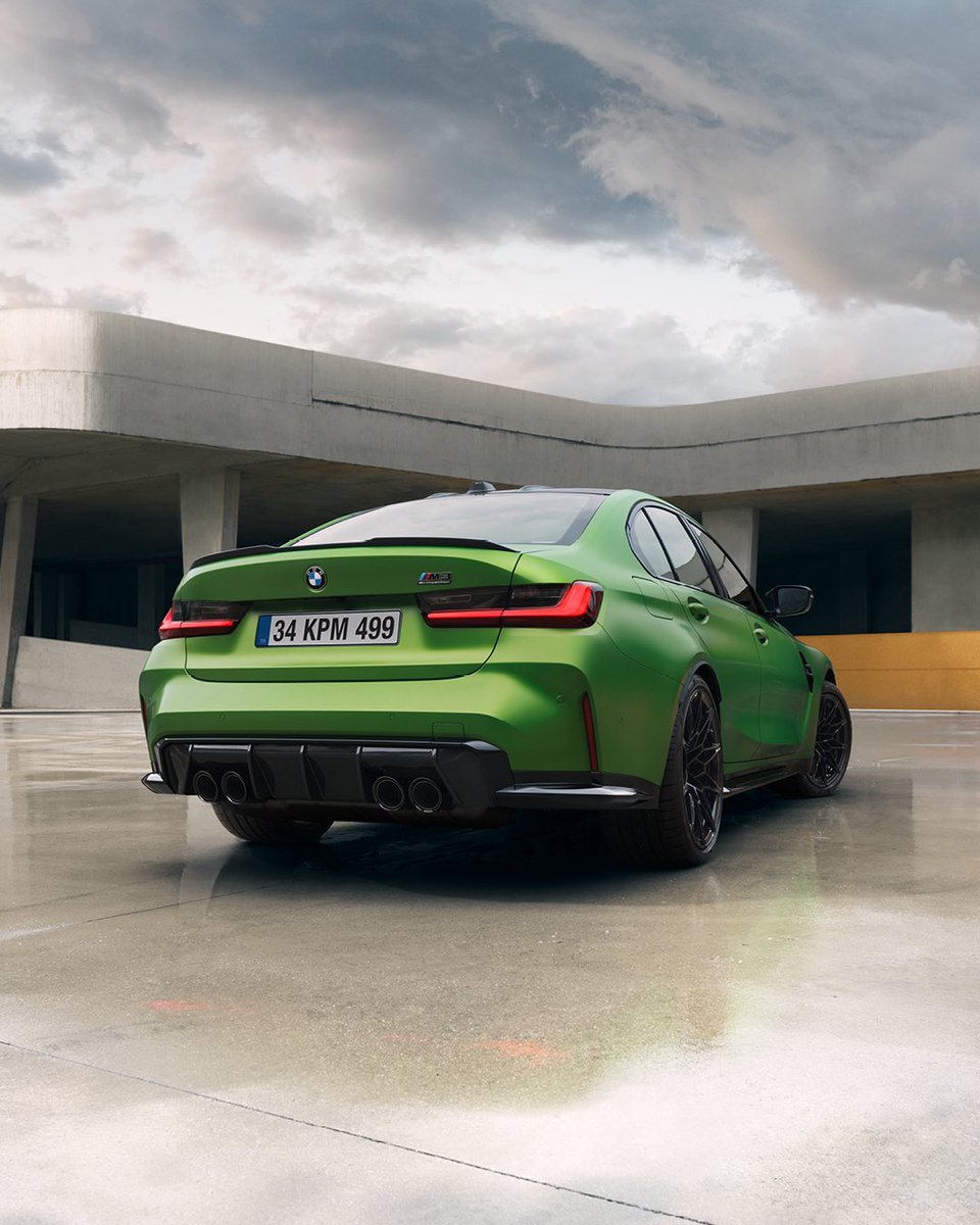 Saf performansın saf sürüş keyfiyle buluşması: BMW M3 Competition M xDrive, 530 beygir gücü ile direksiyon başında geçen her saniyeyi unutulmaz kılıyor.

#BMWM