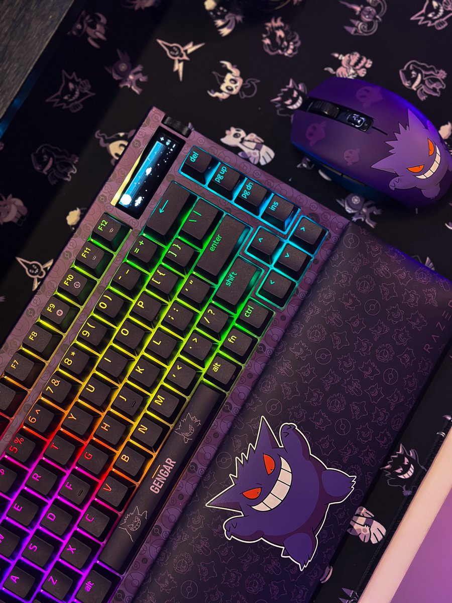 3ees7's tweet image. Pics of my updated set up 👻💜 also that Bidoof stool is the best thing I ever bought