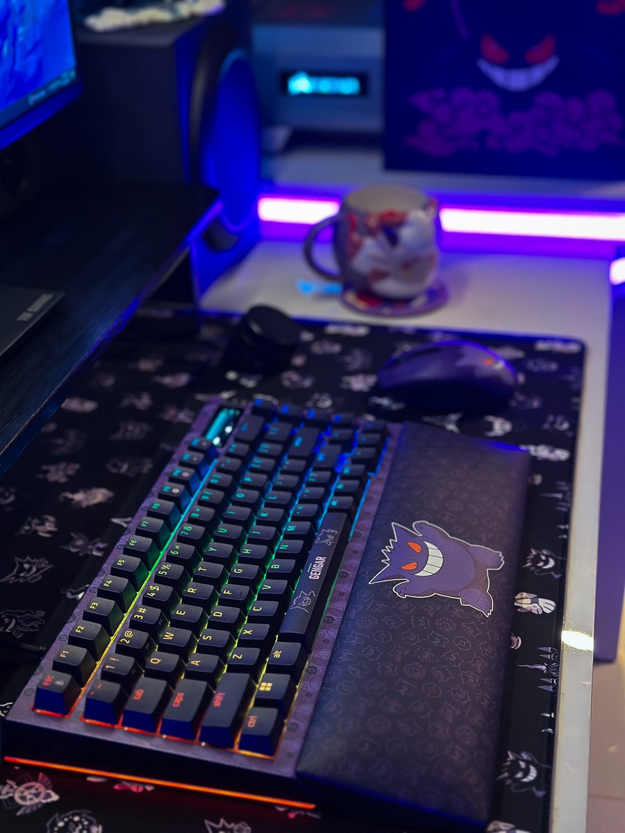 3ees7's tweet image. Pics of my updated set up 👻💜 also that Bidoof stool is the best thing I ever bought