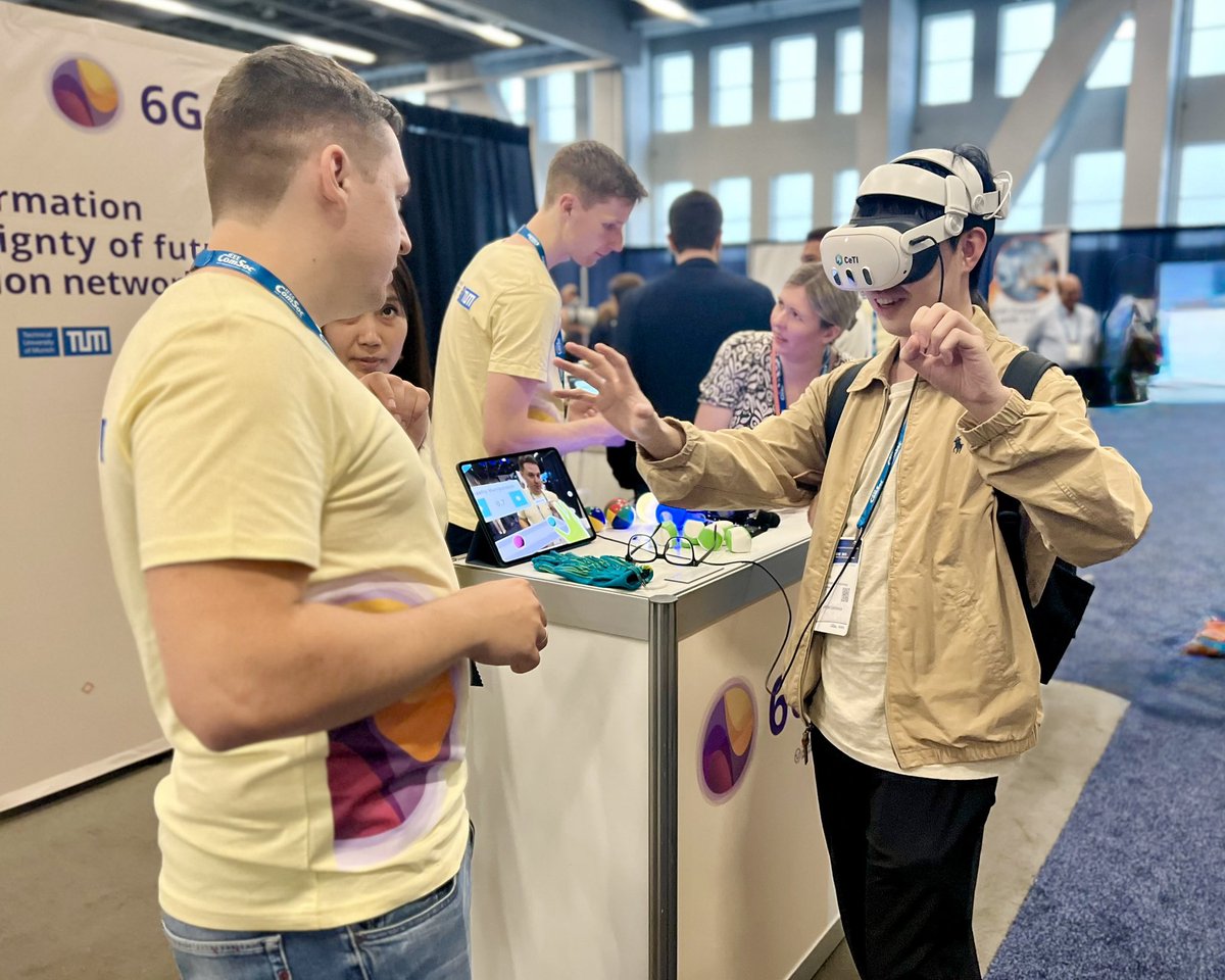 TactileInternet's tweet image. #IEEE #𝗜𝗖𝗖 𝗶𝗻 #𝗠𝗼𝗻𝘁𝗿𝗲𝗮𝗹: we look forward to presenting our research alongside our colleagues from @6gLife. We are looking forward to the coming days here in Canada! 🇨🇦
@tudresden_de @dfg_public #tactileinternet #IEEEICC25 #hapticinteraction #montreal #6G #6Glife