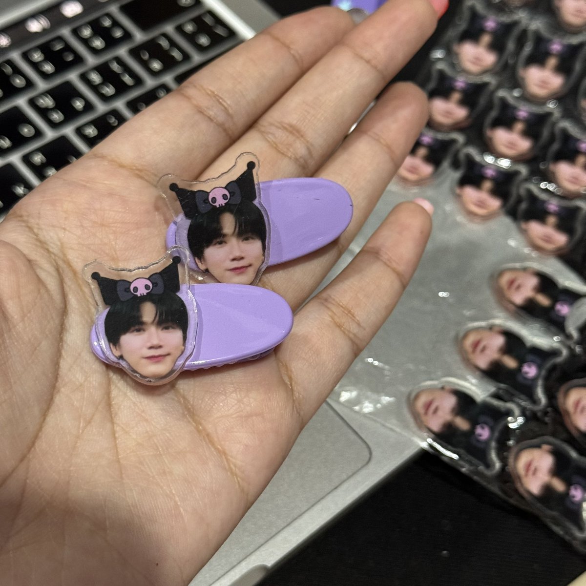 นั่งติดกาวเอง หาทำมากกกก พนใครไปคาโอมารับไปด้วย555555555