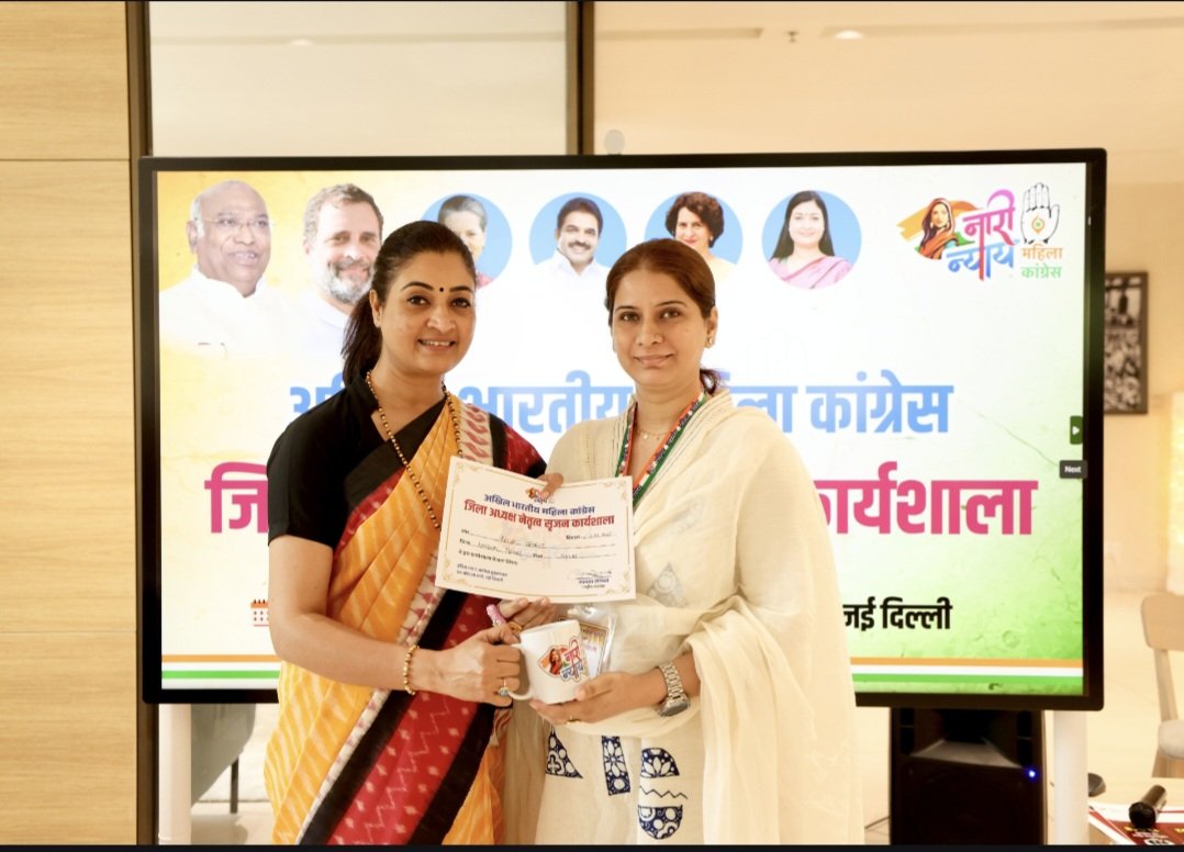 तुम्हारे सपनो को साकार करने की मै पूरी कोशिश करुगी
ब्रिज जी के जाने के छः महीने बाद, उनका प्यार उनकी मौजूदगी अपने मन मे संजोए और बिहारी जी के आशीर्वाद के साथ<a href="/MahilaCongress/">All India Mahila Congress</a> अध्यक्ष <a href="/LambaAlka/">Alka Lamba 🇮🇳</a>
 जी द्वारा आयोजित इंदिरा भवन मे नेतृत्व सृजन कार्यशाला मे कुशल नेतृत्व की ट्रेनिंग ली