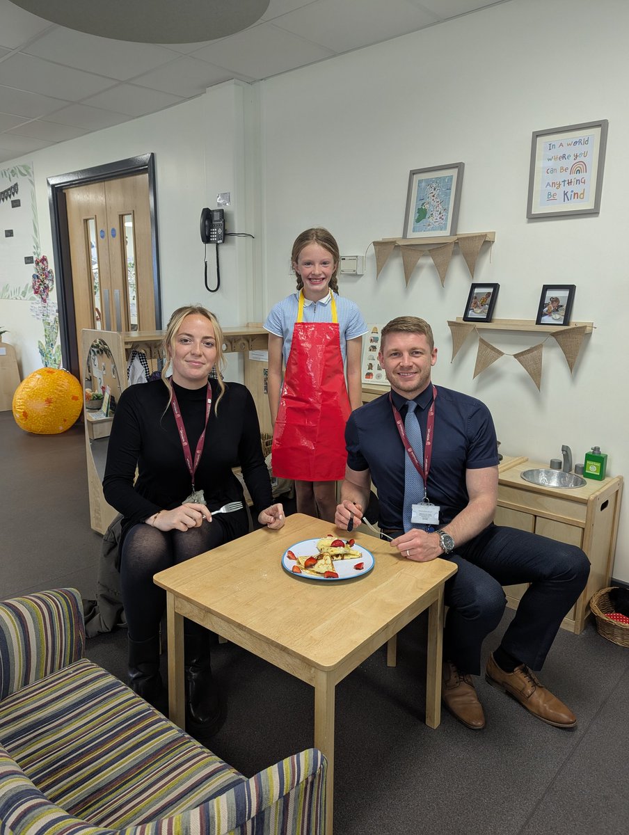 Contestant number 3 of the week (HT) cooked a delicious homemade pepperoni Pizza, followed by Chocolate and Strawberry Crepes! Our judges are stuffed (as a crust!) 😋