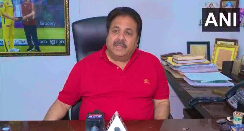 Ms Dhoni’s Framed picture in the wall of Rajiv Shukla’s Office!!!🔥