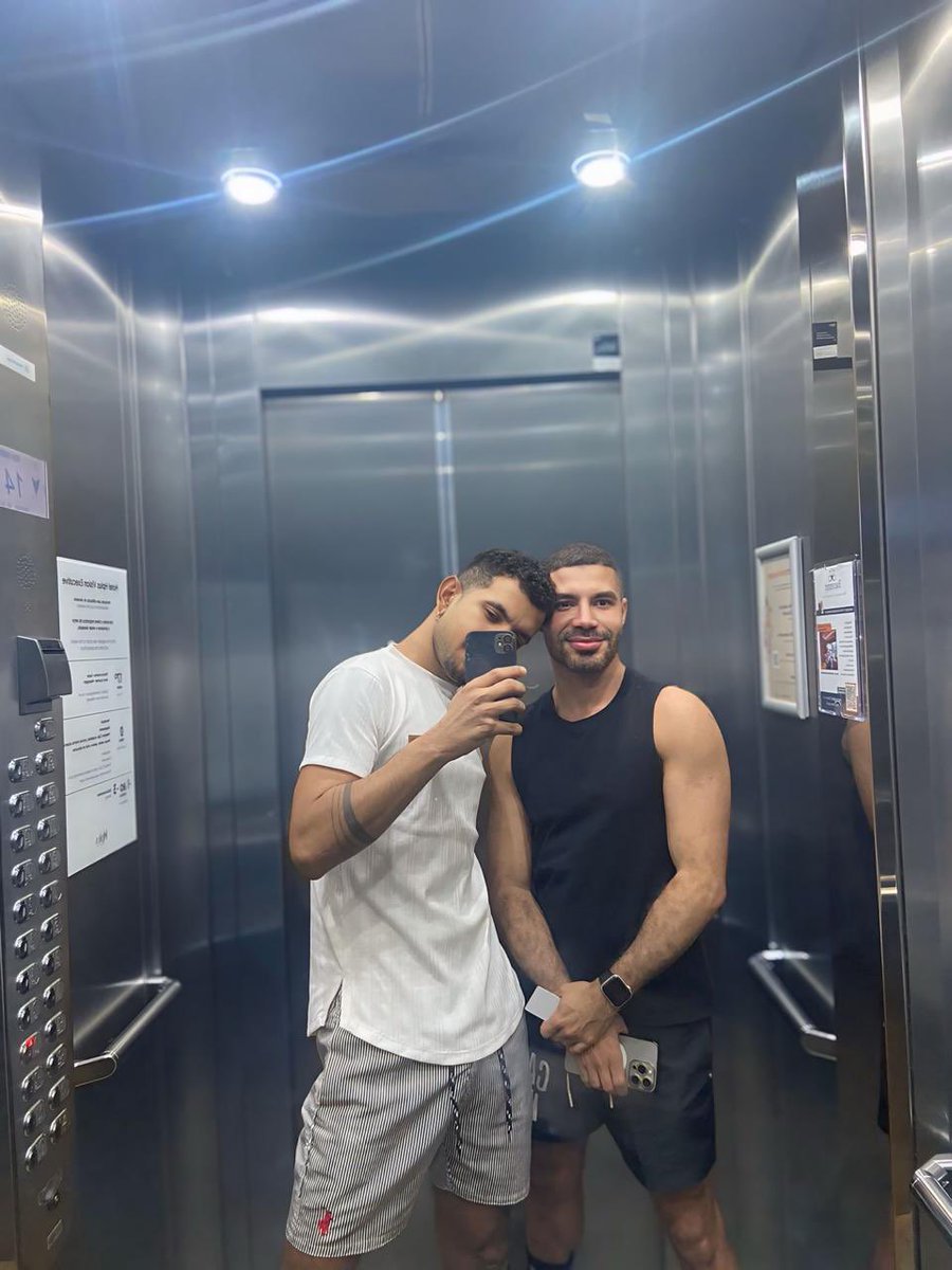 fritaol's tweet photo. A 10 meses atrás essa foto foi tirada, despretensiosamente eu conhecia a pessoa que mudaria minha vida e minha forma de ver o amor, te amo minha vida🩵 https://t.co/3qXM5fsA0g