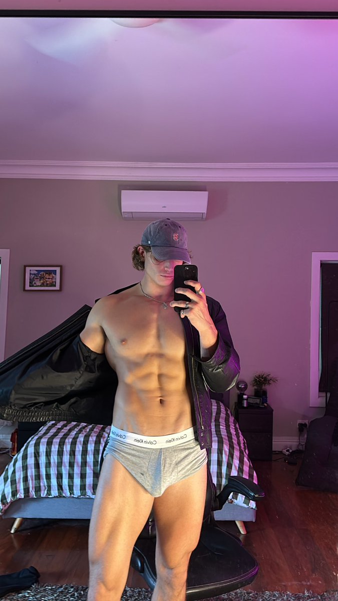 Would you hook up with me? 😜