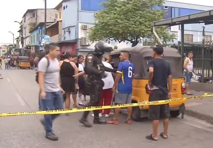 😭😱 #MisericordiaDios | #MASACRE DEJA 7 MUERTOS 

En el sector de Peca y Mucho Lote delincuentes dispararon contra transeúntes y tricimotos, dejando siete victimas mortales a primera hora de este martes 10 de junio de 2025, en #Guayaquil.