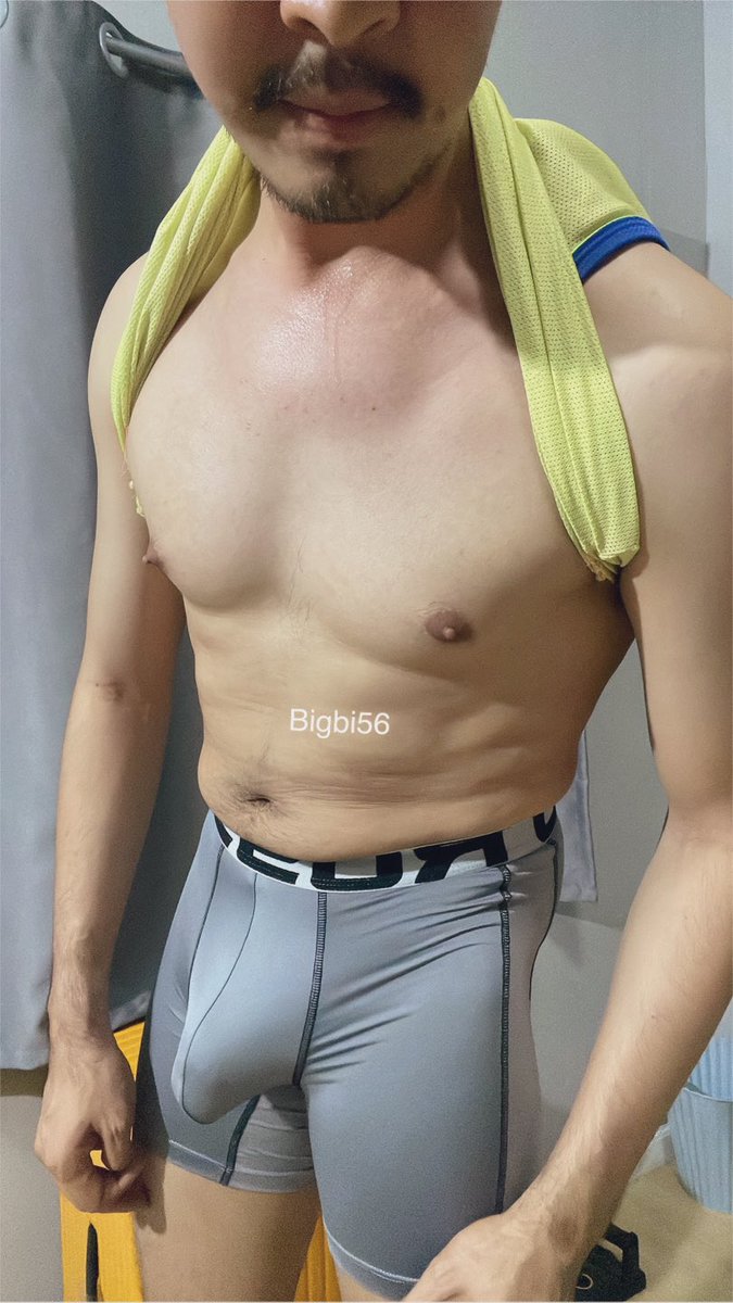 คือผมสั่งกางเกงมา คิดว่าต้องใส่วิ่ง ใส่ออกกำลังกายได้ แต่สภาพที่เห็นทุกคนว่า มันจะใส่วิ่งได้ไหน โดยแค่ใส่กางเกงตัวนี้ตัวเดียว
มันตุงไปไหม 🤪😂🤣