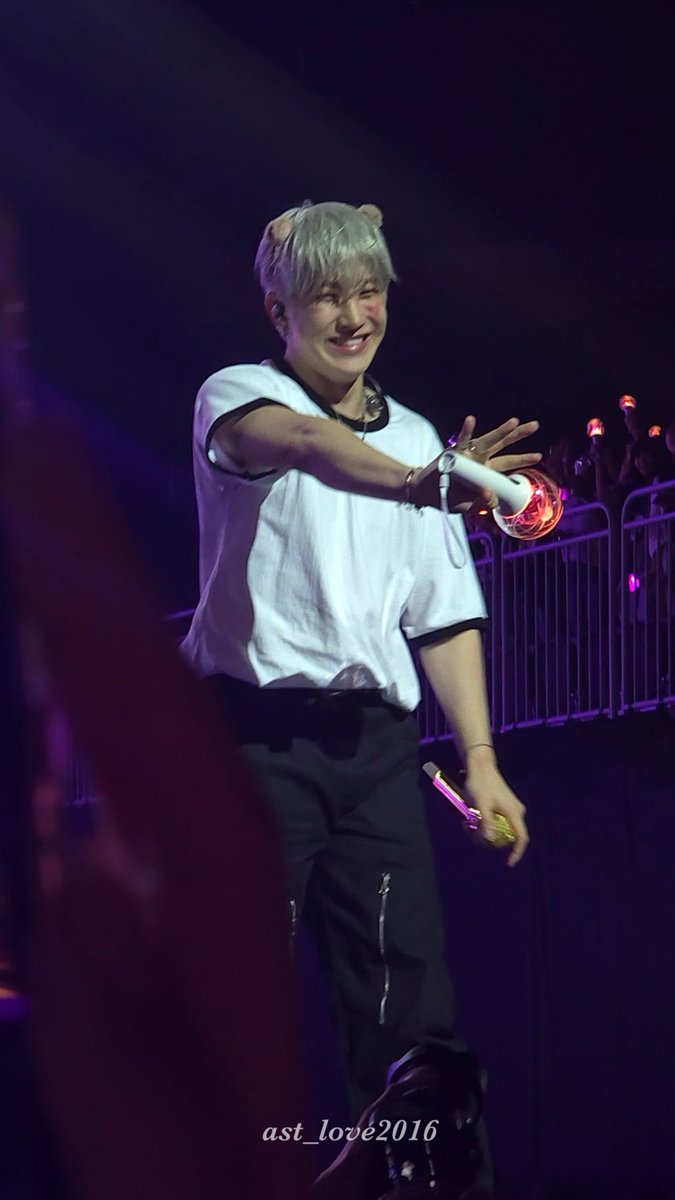 ast_love2016's tweet photo. The 4th ASTROAD Stargraphy in INSPIRE ARENA
@offclASTRO #JINJIN  #ASTRO https://t.co/zDr0uhb2zj