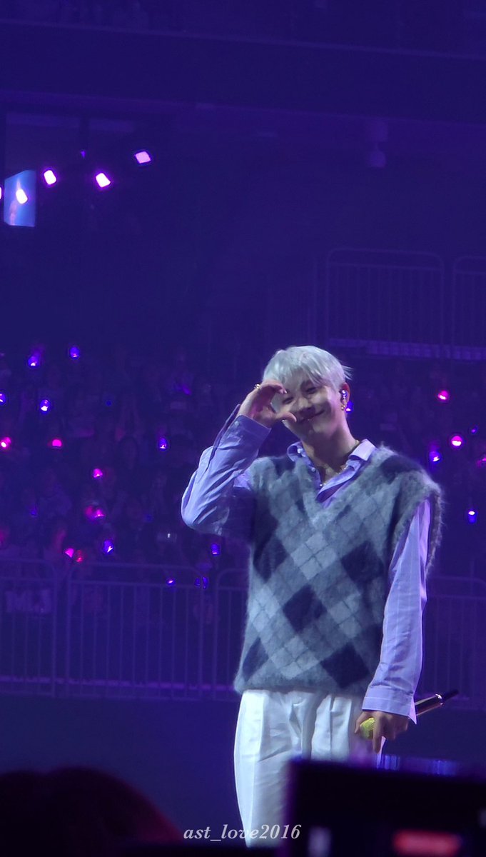 ast_love2016's tweet photo. The 4th ASTROAD Stargraphy in INSPIRE ARENA
@offclASTRO #JINJIN  #ASTRO https://t.co/zDr0uhb2zj