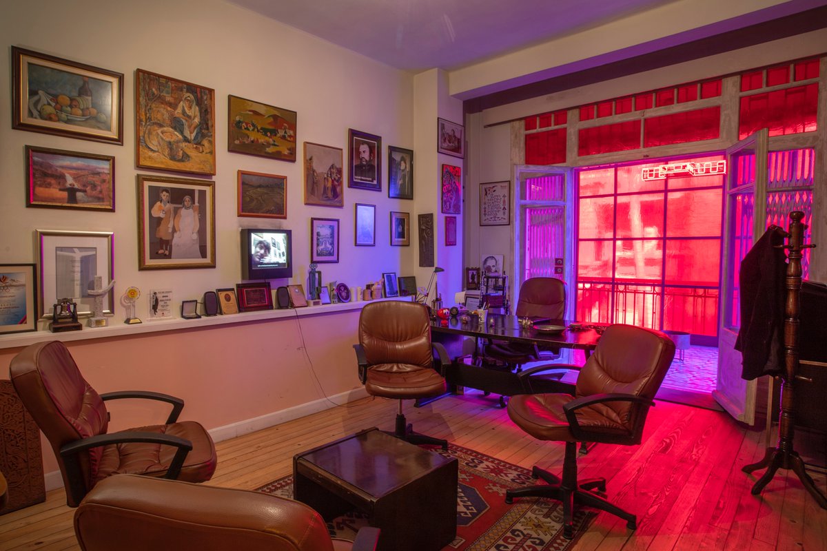 'Hrant Dink'in Çalışma Odasından Ermeni Kültürü ve Tarihine Bir Bakış' atölyesi Hrant Dink’in odasındaki imgeler ve onların arasındaki ilişkiler ekseninde Ermeni kültür ve tarihine kapı aralamayı amaçlıyor.

 📅 13 Haziran Cuma🕔 14.00
📝 Kayıt olmak için: bit.ly/3z2tbcS