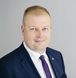 JanMolski's tweet photo. Top 4 absolwentów/studnetów uczelni Naleśnikim Tumanum: 

1. Witold Zembaczyński
2. Michał Kołodziejczak/Karol Macedoński (kupiony) 
3. Aleksandra Gajewska 
4. Jacek Sutryk 

Niezła ekipa xD
