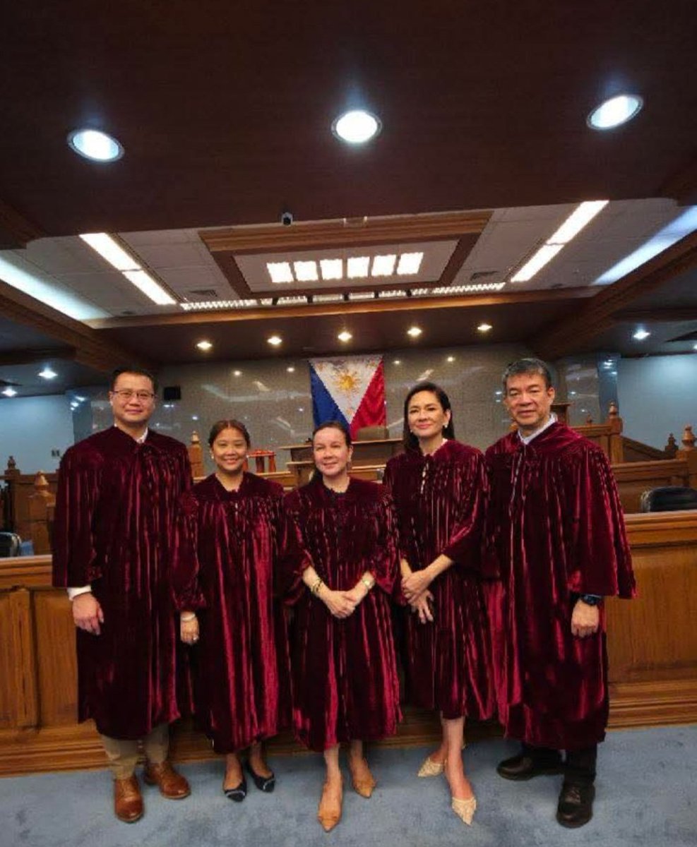 CrushMajor's tweet photo. Outnumbered, but not outfought ✊🏼

- Sen. Risa Hontiveros https://t.co/mXcshqvaRP
